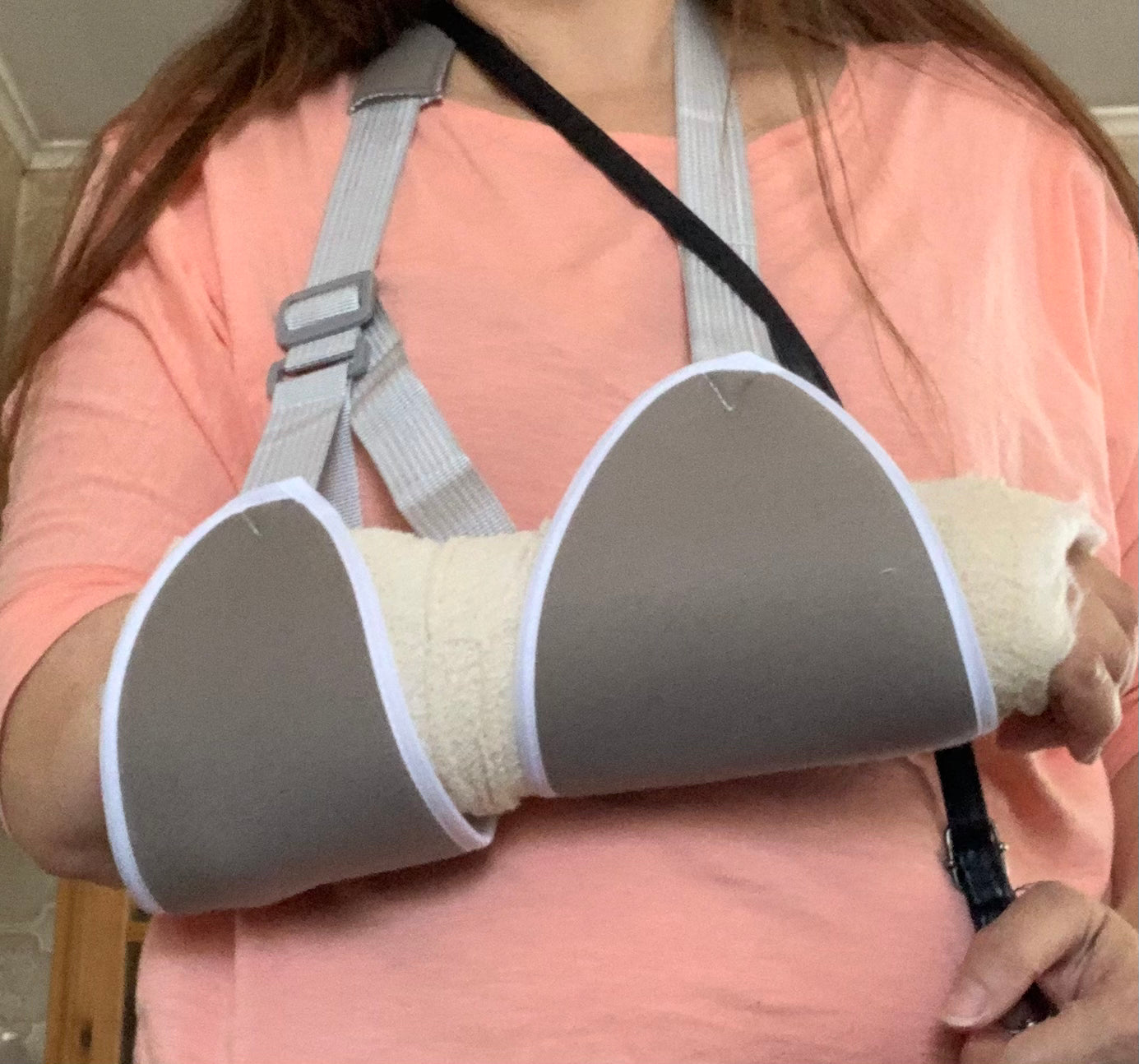 Arm sling for shoulder fracture support